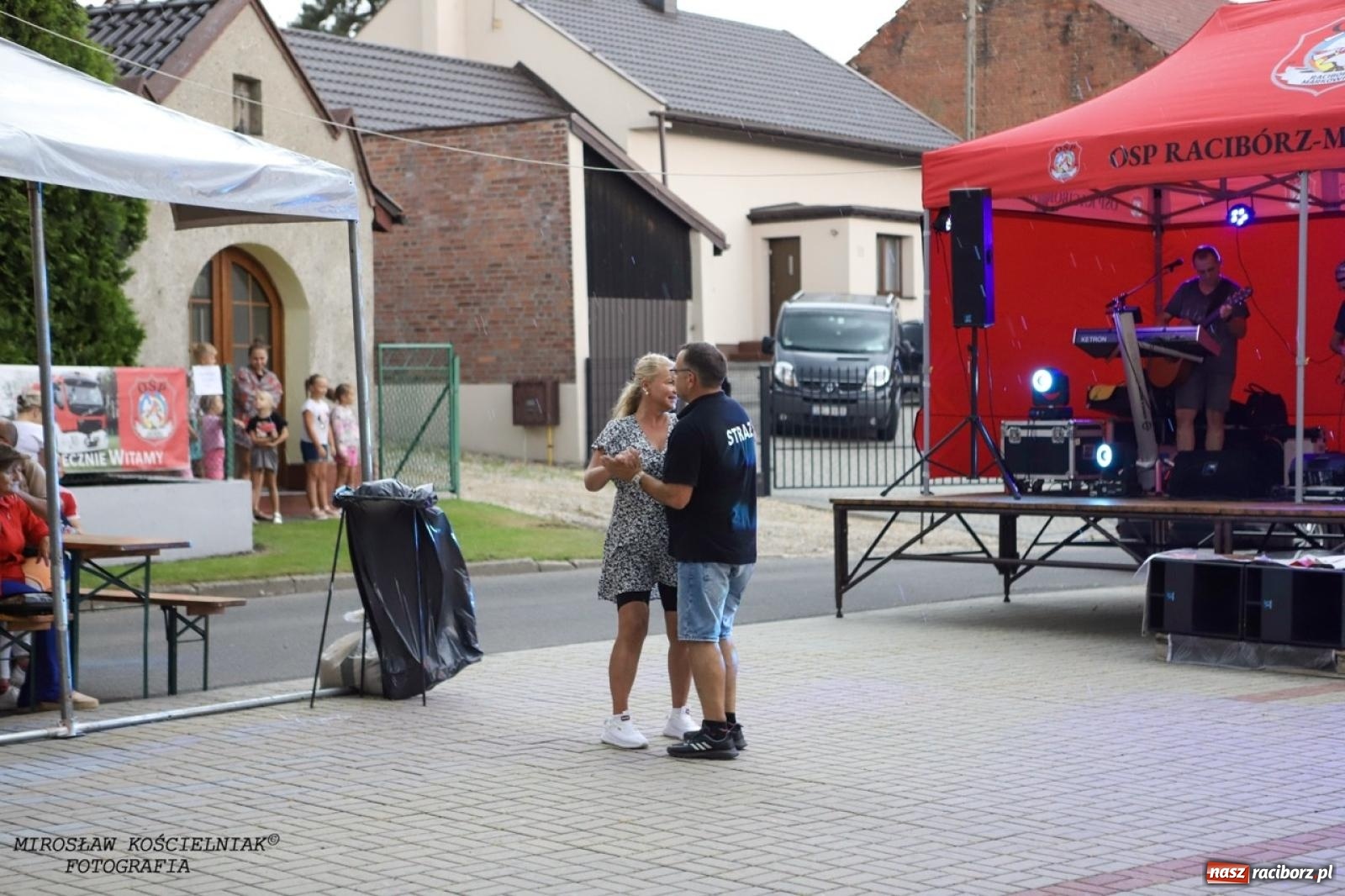 Zdjęcie w galerii na portalu naszraciborz.pl: Strażacy z Markowic z festynu pod remizą ruszyli do akcji [FOTO i WIDEO] wiadomości z regionu