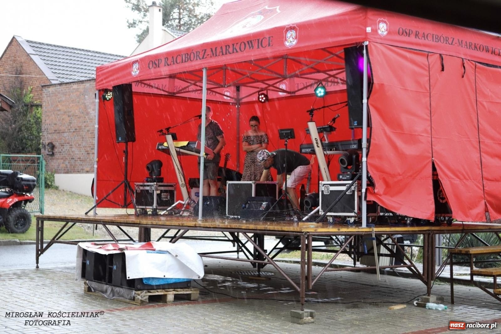 Zdjęcie w galerii na portalu naszraciborz.pl: Strażacy z Markowic z festynu pod remizą ruszyli do akcji [FOTO i WIDEO] wiadomości z regionu
