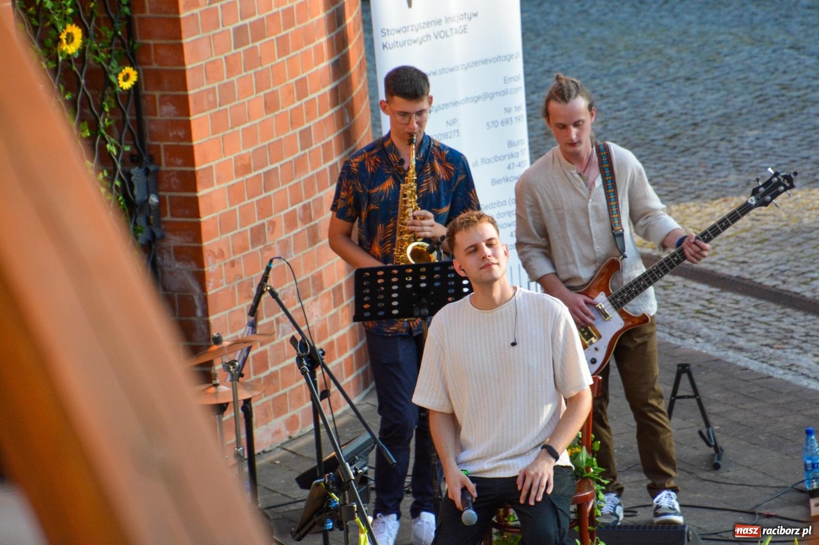 Zdjęcie w galerii na portalu naszraciborz.pl: Długie Lato w Portofino – koncert debiutancki Julii Georges w scenerii zamku wiadomości z regionu