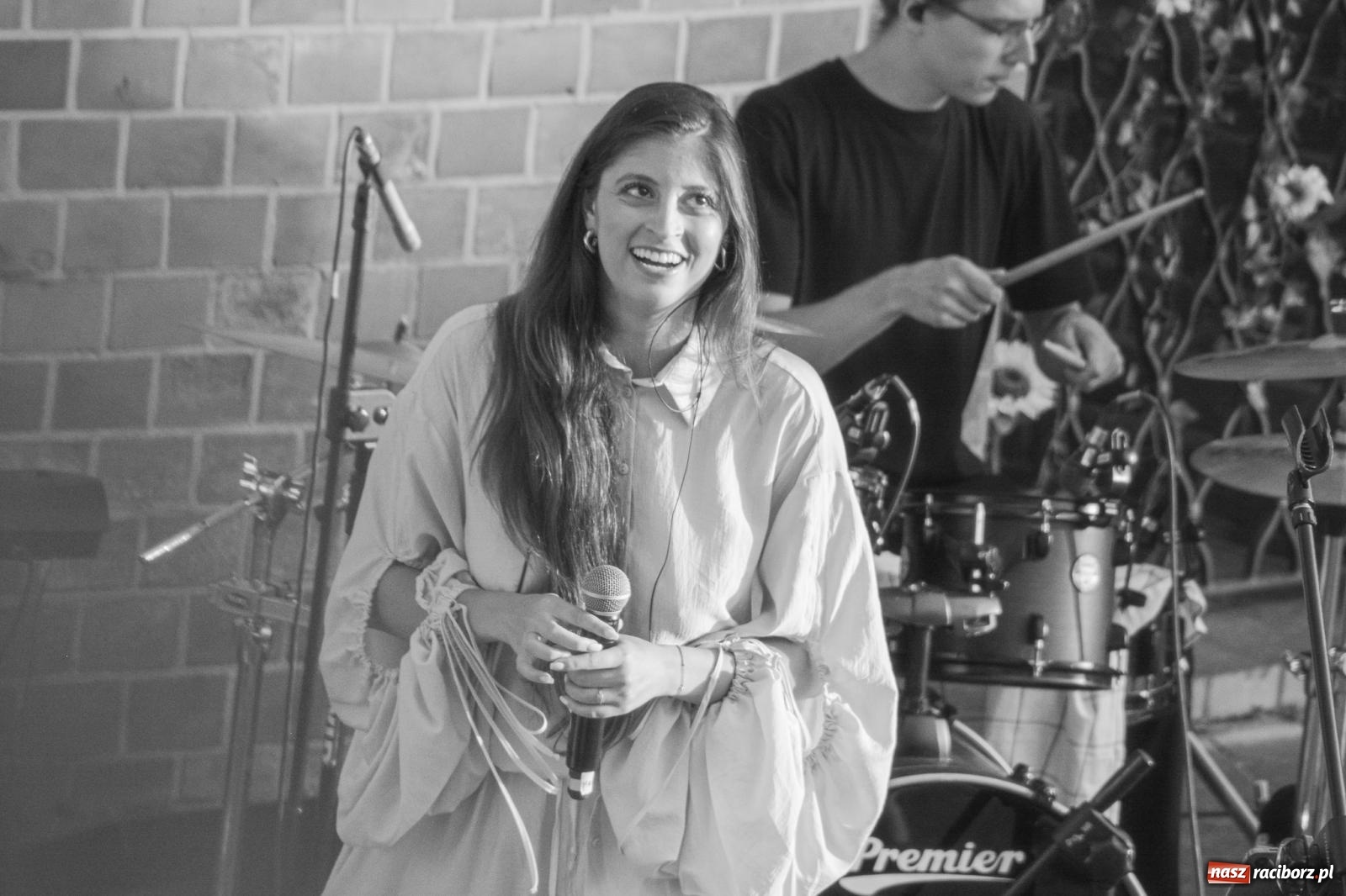 Zdjęcie w galerii na portalu naszraciborz.pl: Długie Lato w Portofino – koncert debiutancki Julii Georges w scenerii zamku wiadomości z regionu