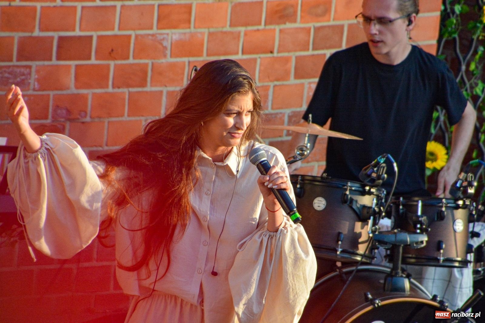 Zdjęcie w galerii na portalu naszraciborz.pl: Długie Lato w Portofino – koncert debiutancki Julii Georges w scenerii zamku wiadomości z regionu