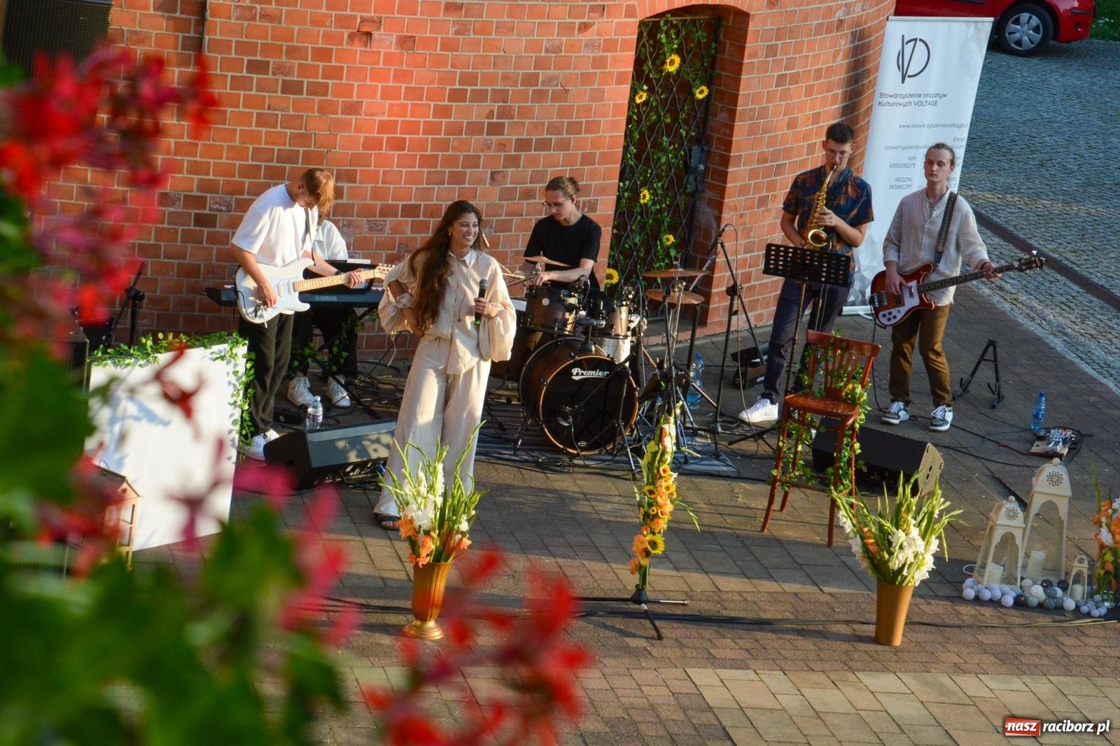 Zdjęcie w galerii na portalu naszraciborz.pl: Długie Lato w Portofino – koncert debiutancki Julii Georges w scenerii zamku wiadomości z regionu