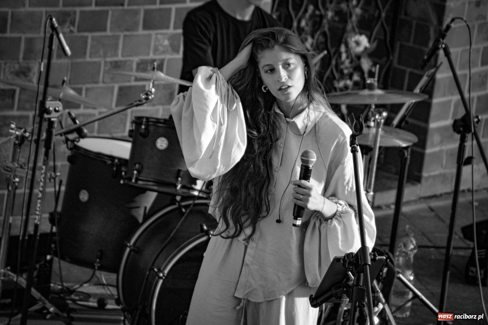 Zdjęcie w galerii na portalu naszraciborz.pl: Długie Lato w Portofino – koncert debiutancki Julii Georges w scenerii zamku wiadomości z regionu