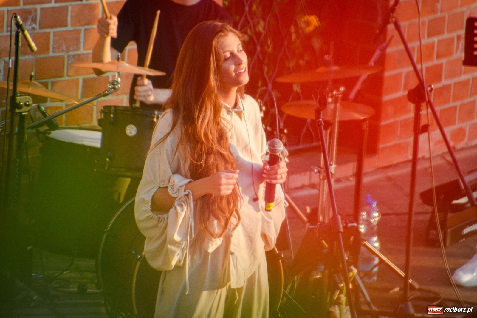 Zdjęcie w galerii na portalu naszraciborz.pl: Długie Lato w Portofino – koncert debiutancki Julii Georges w scenerii zamku wiadomości z regionu