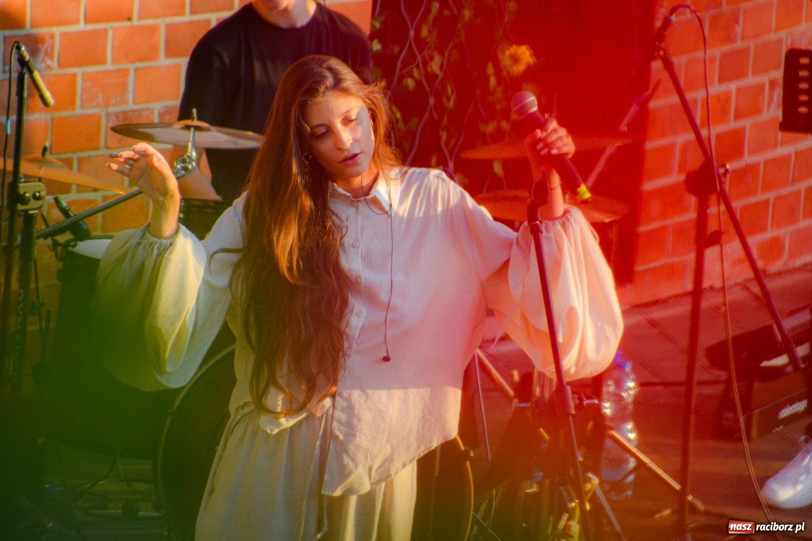 Zdjęcie w galerii na portalu naszraciborz.pl: Długie Lato w Portofino – koncert debiutancki Julii Georges w scenerii zamku wiadomości z regionu