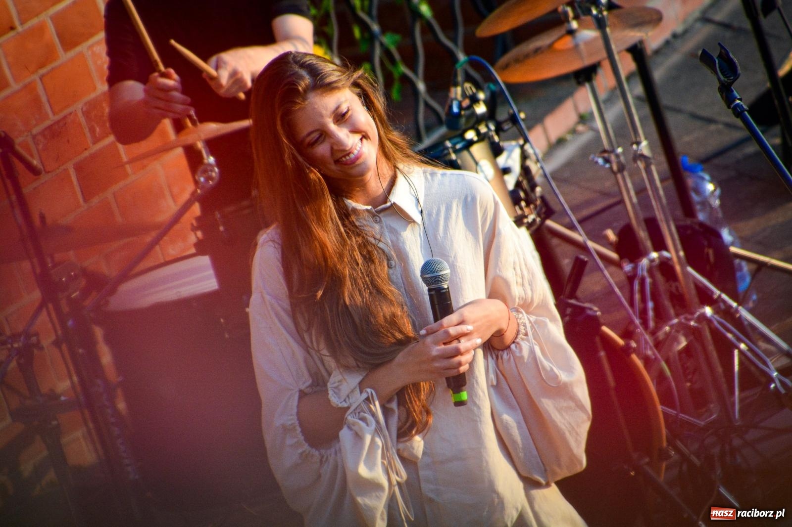 Zdjęcie w galerii na portalu naszraciborz.pl: Długie Lato w Portofino – koncert debiutancki Julii Georges w scenerii zamku wiadomości z regionu