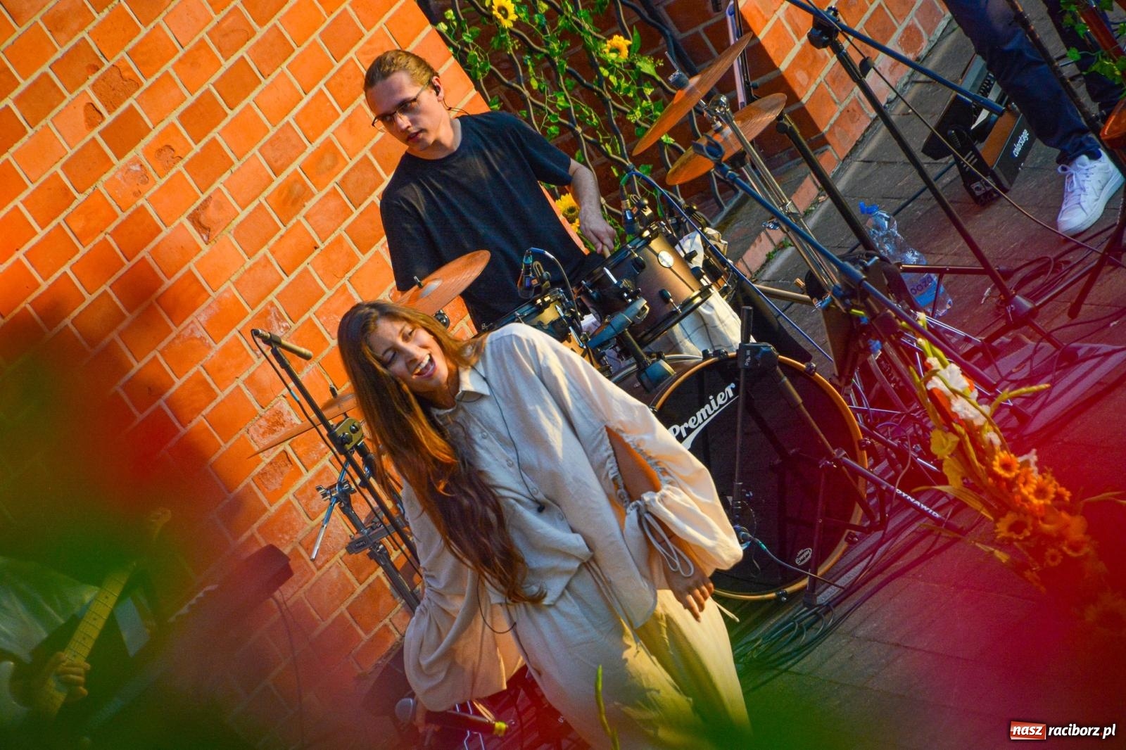 Zdjęcie w galerii na portalu naszraciborz.pl: Długie Lato w Portofino – koncert debiutancki Julii Georges w scenerii zamku wiadomości z regionu