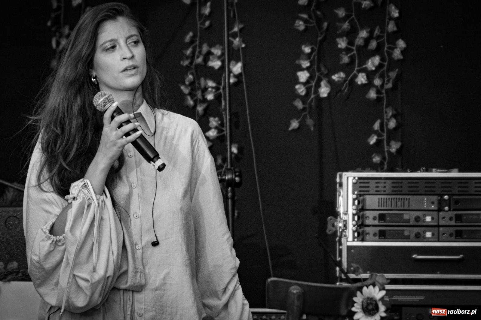 Zdjęcie w galerii na portalu naszraciborz.pl: Długie Lato w Portofino – koncert debiutancki Julii Georges w scenerii zamku wiadomości z regionu