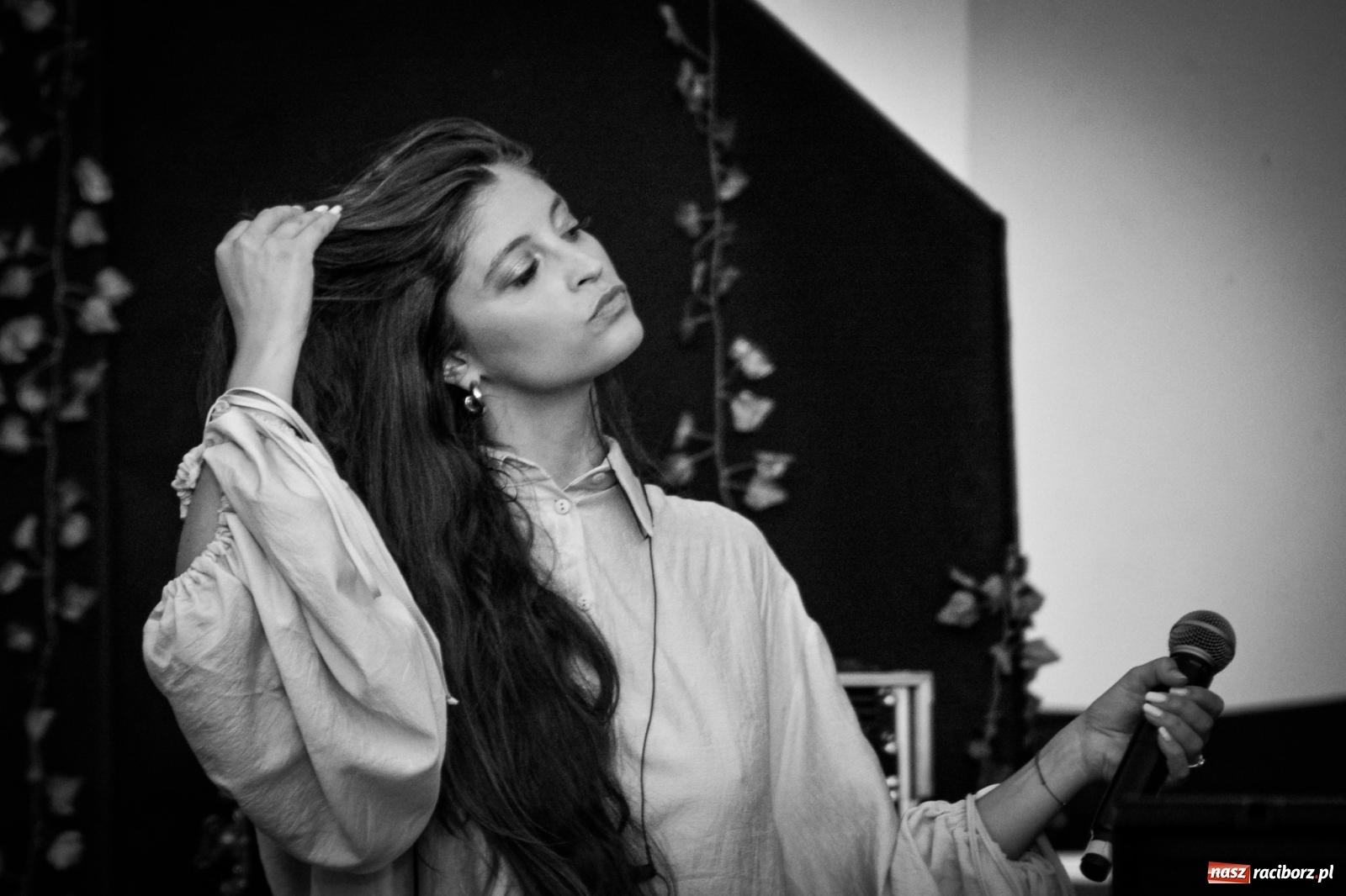 Zdjęcie w galerii na portalu naszraciborz.pl: Długie Lato w Portofino – koncert debiutancki Julii Georges w scenerii zamku wiadomości z regionu