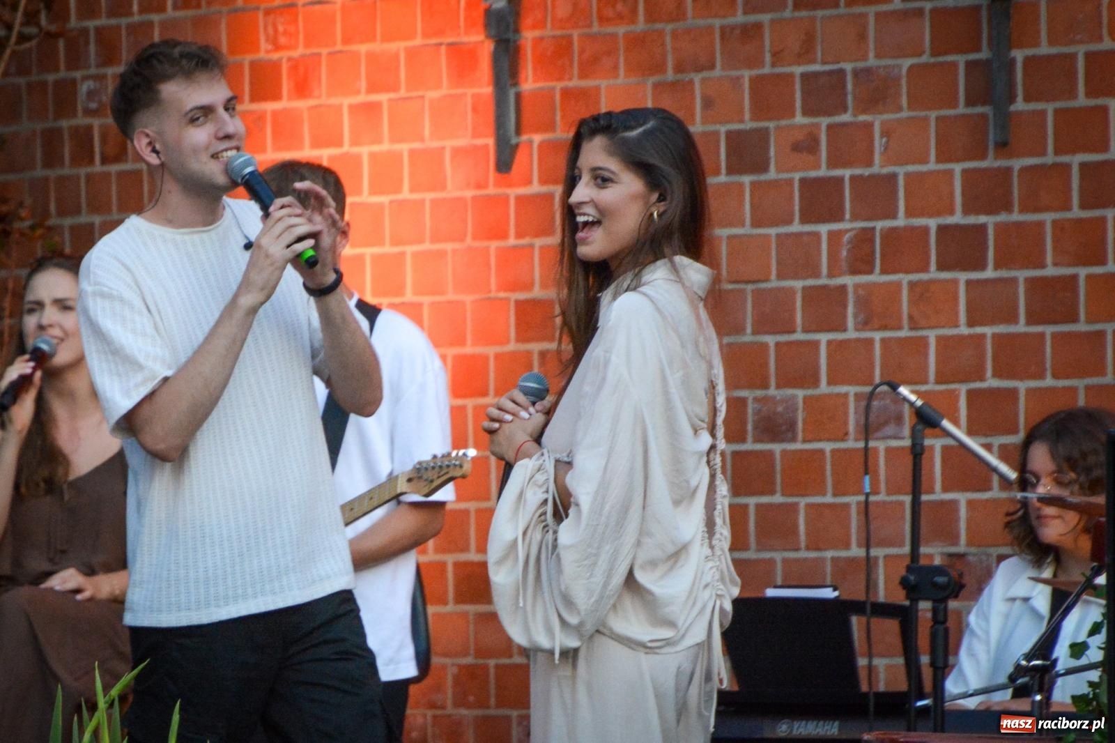 Zdjęcie w galerii na portalu naszraciborz.pl: Długie Lato w Portofino – koncert debiutancki Julii Georges w scenerii zamku wiadomości z regionu