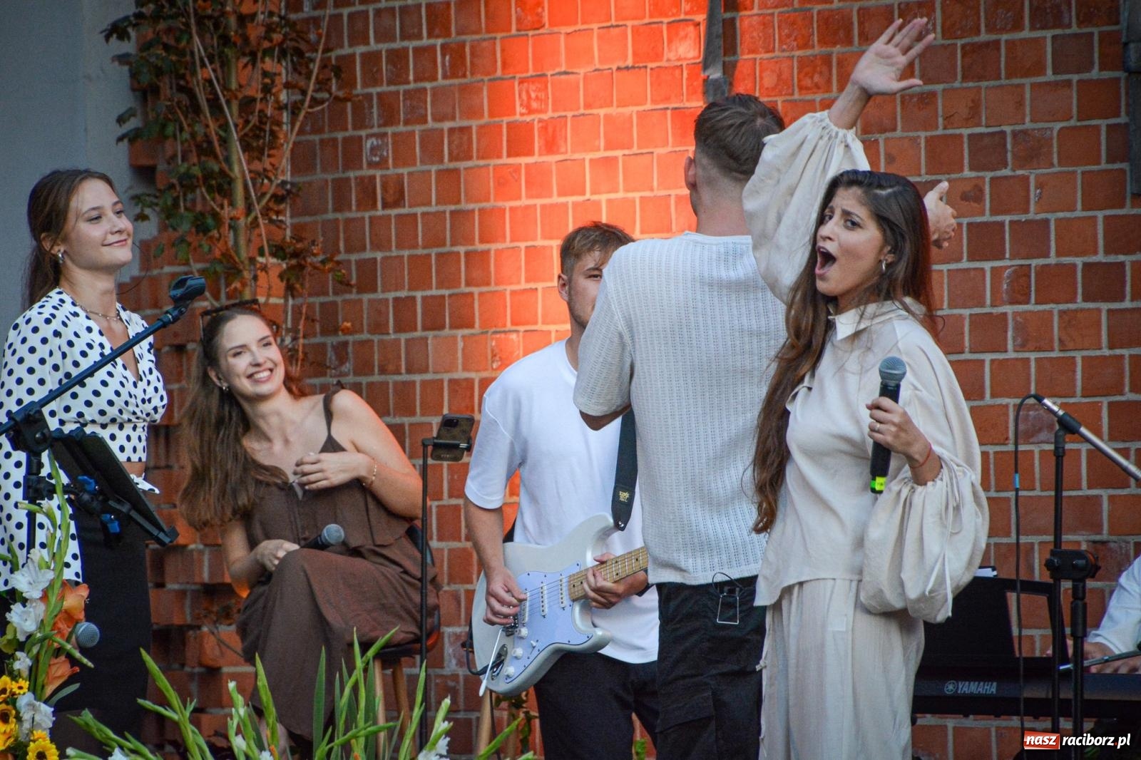 Zdjęcie w galerii na portalu naszraciborz.pl: Długie Lato w Portofino – koncert debiutancki Julii Georges w scenerii zamku wiadomości z regionu