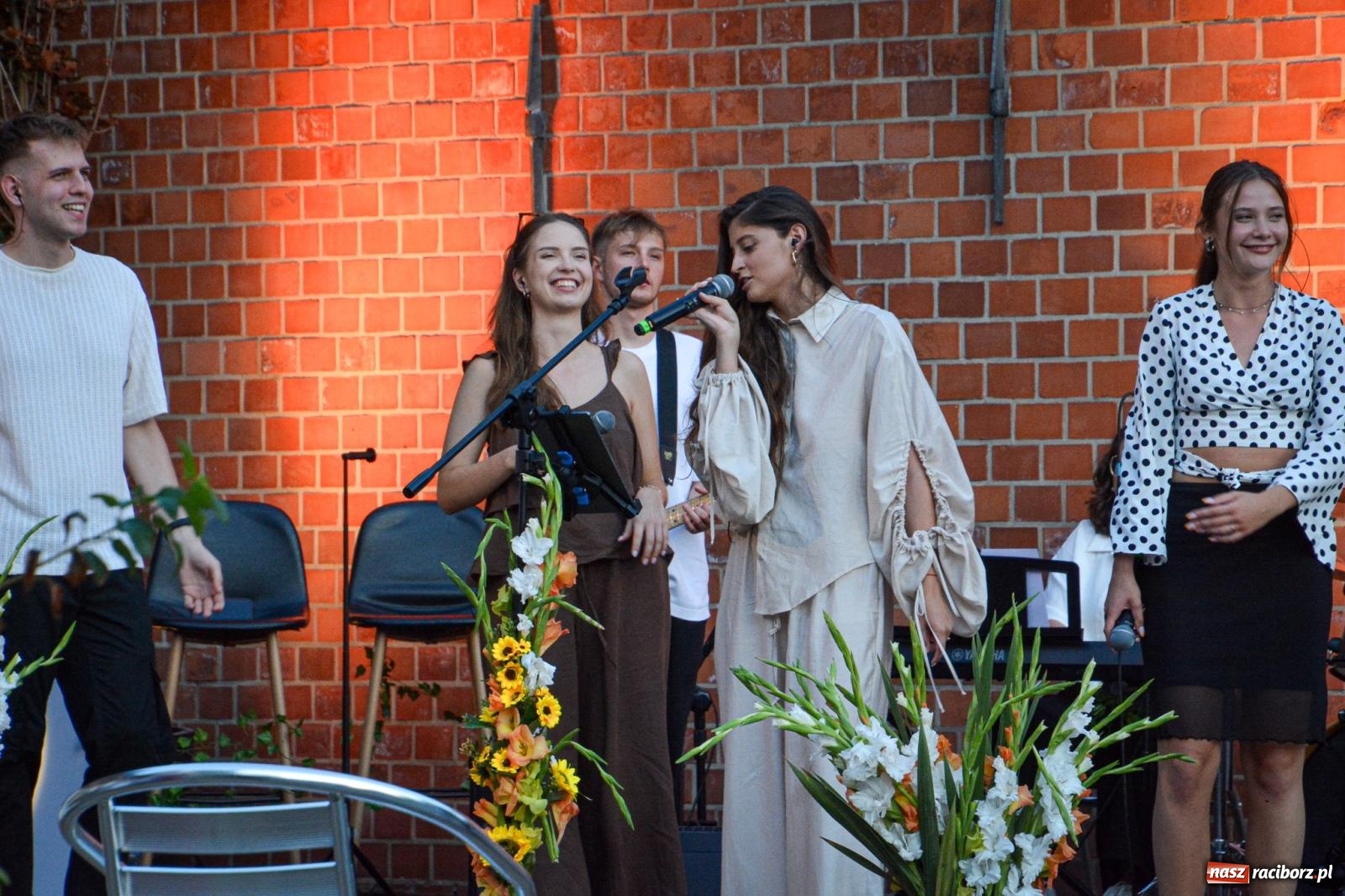 Zdjęcie w galerii na portalu naszraciborz.pl: Długie Lato w Portofino – koncert debiutancki Julii Georges w scenerii zamku wiadomości z regionu