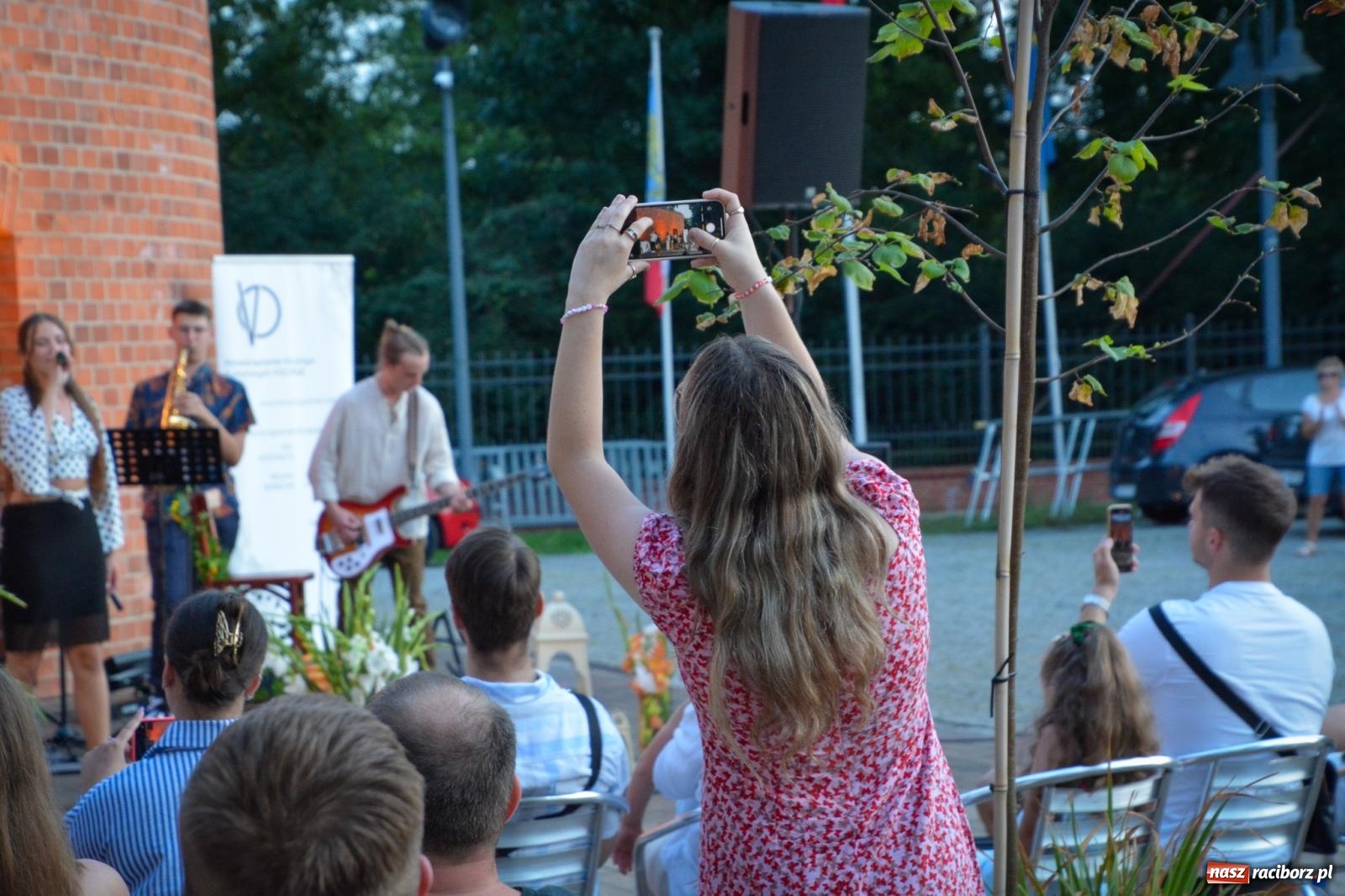 Zdjęcie w galerii na portalu naszraciborz.pl: Długie Lato w Portofino – koncert debiutancki Julii Georges w scenerii zamku wiadomości z regionu