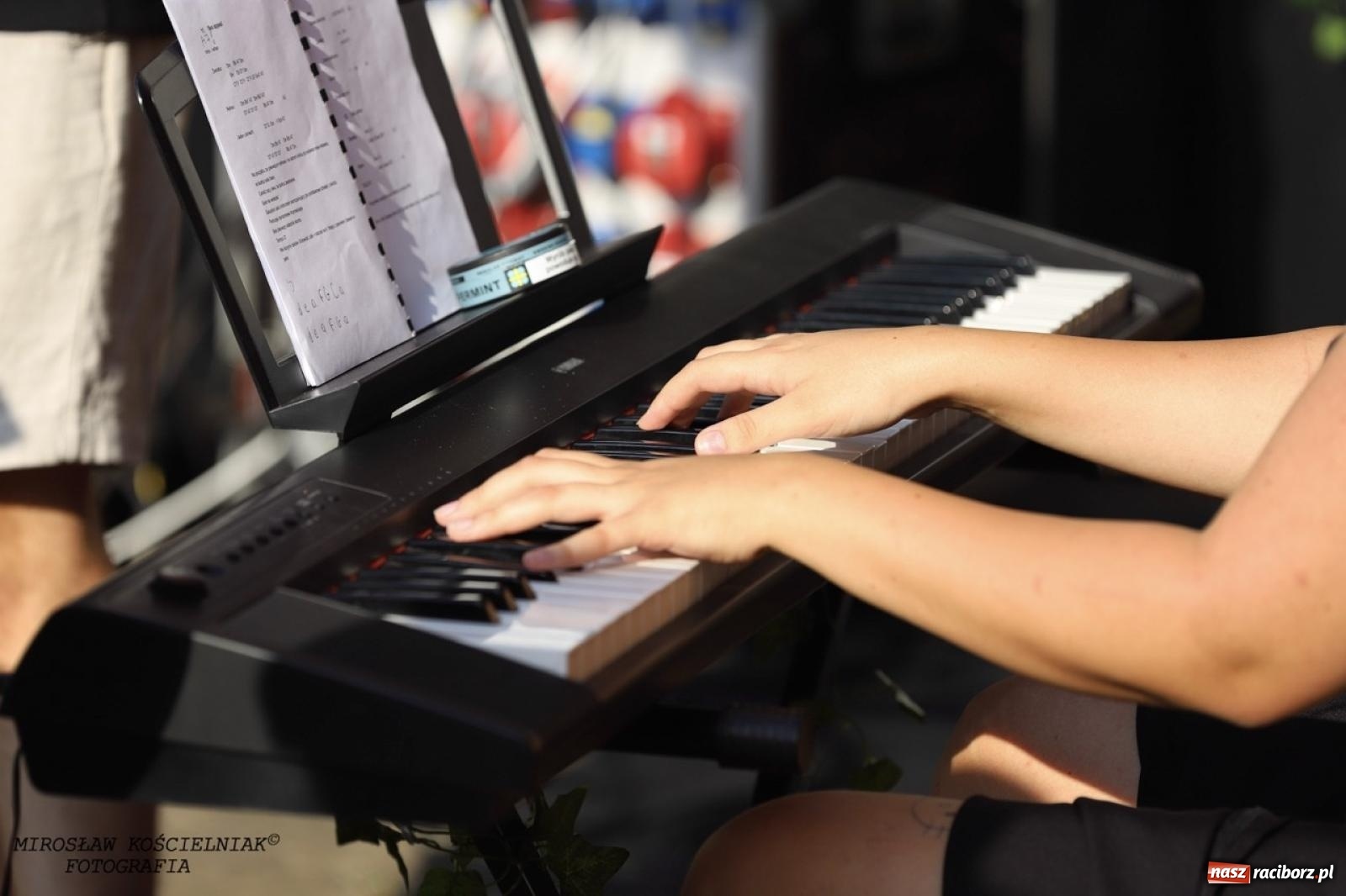 Zdjęcie w galerii na portalu naszraciborz.pl: Długie Lato w Portofino – koncert debiutancki Julii Georges w scenerii zamku wiadomości z regionu