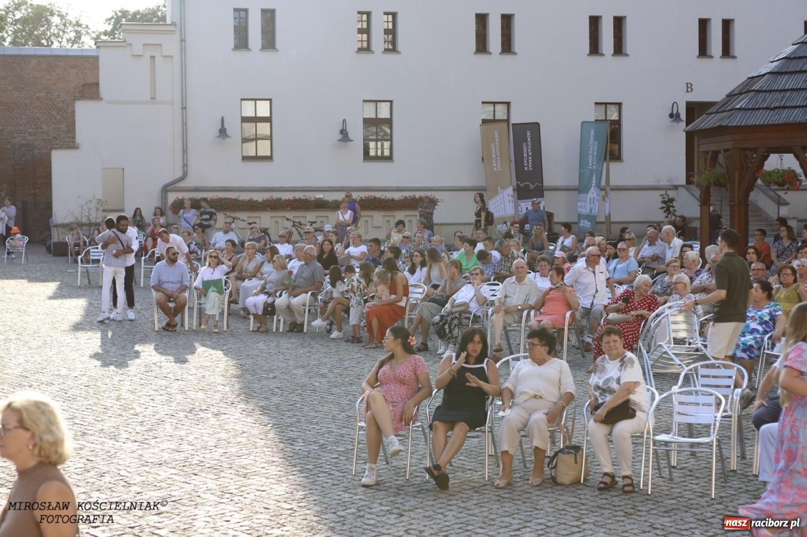 Zdjęcie w galerii na portalu naszraciborz.pl: Długie Lato w Portofino – koncert debiutancki Julii Georges w scenerii zamku wiadomości z regionu