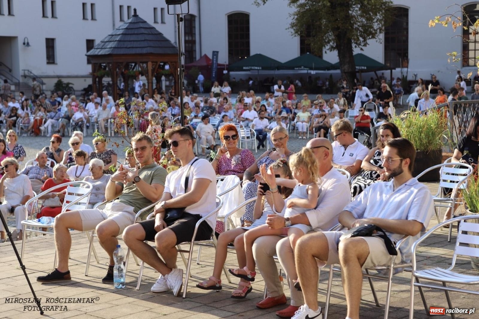 Zdjęcie w galerii na portalu naszraciborz.pl: Długie Lato w Portofino – koncert debiutancki Julii Georges w scenerii zamku wiadomości z regionu