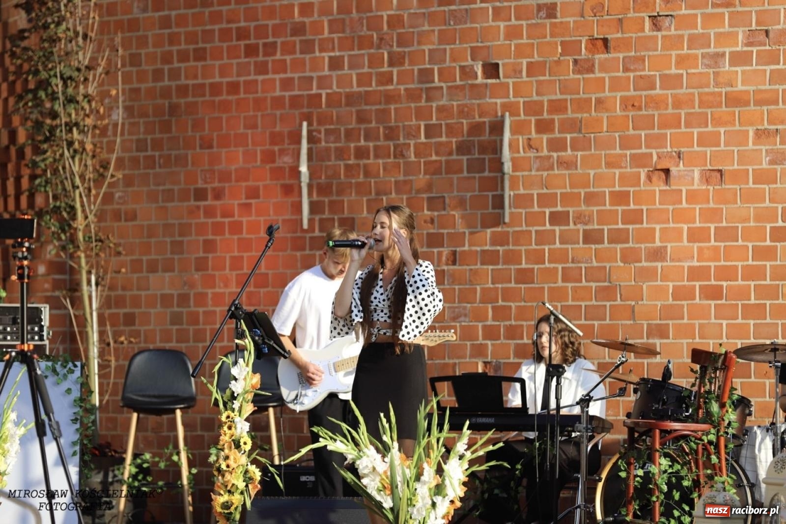 Zdjęcie w galerii na portalu naszraciborz.pl: Długie Lato w Portofino – koncert debiutancki Julii Georges w scenerii zamku wiadomości z regionu