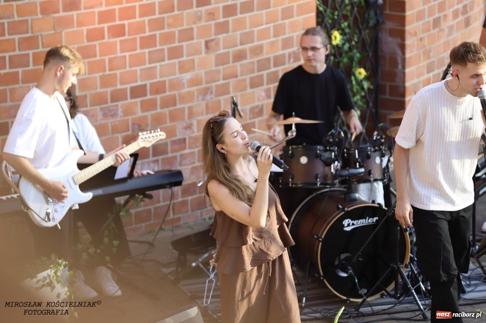 Zdjęcie w galerii na portalu naszraciborz.pl: Długie Lato w Portofino – koncert debiutancki Julii Georges w scenerii zamku wiadomości z regionu