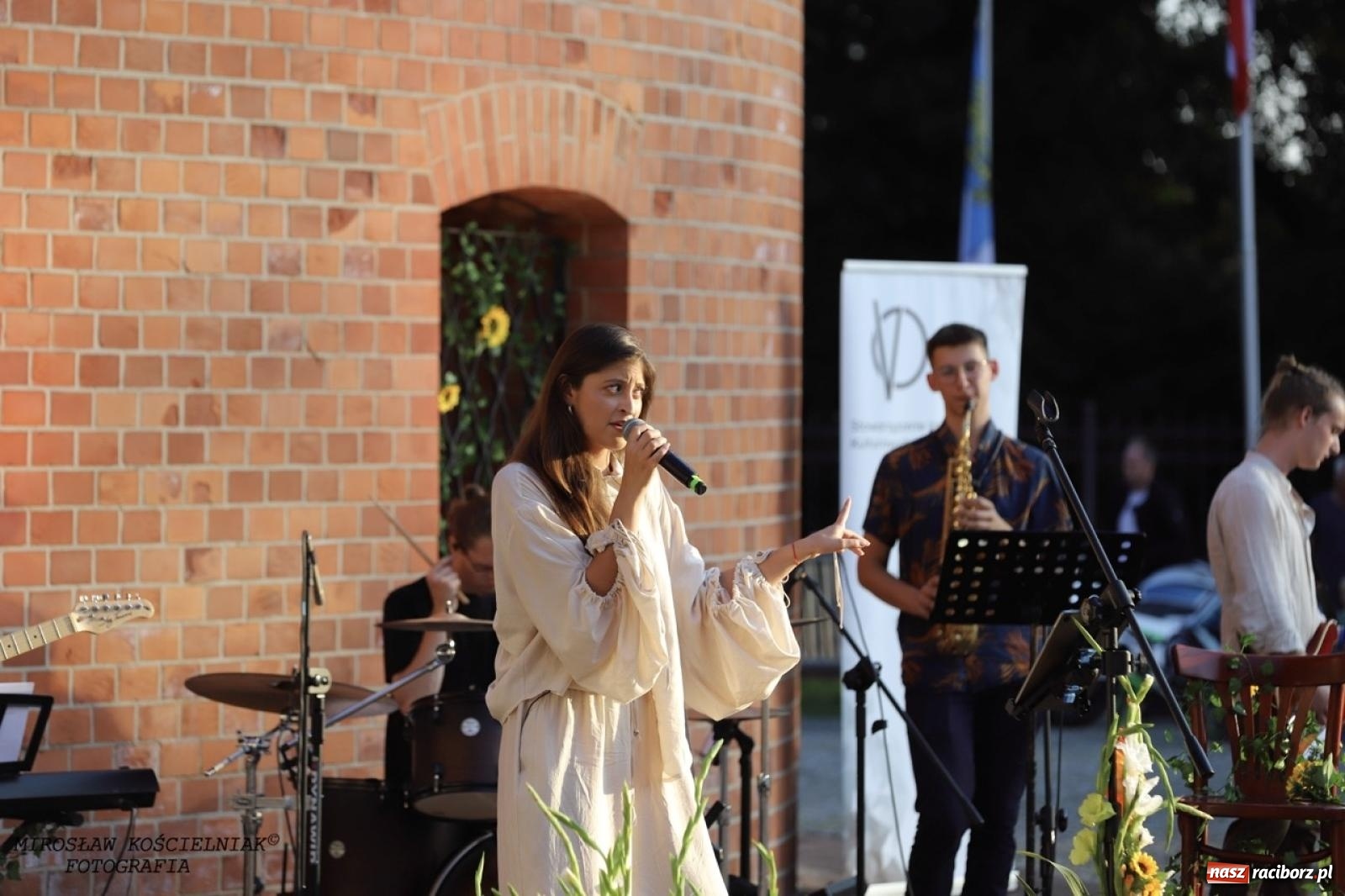 Zdjęcie w galerii na portalu naszraciborz.pl: Długie Lato w Portofino – koncert debiutancki Julii Georges w scenerii zamku wiadomości z regionu