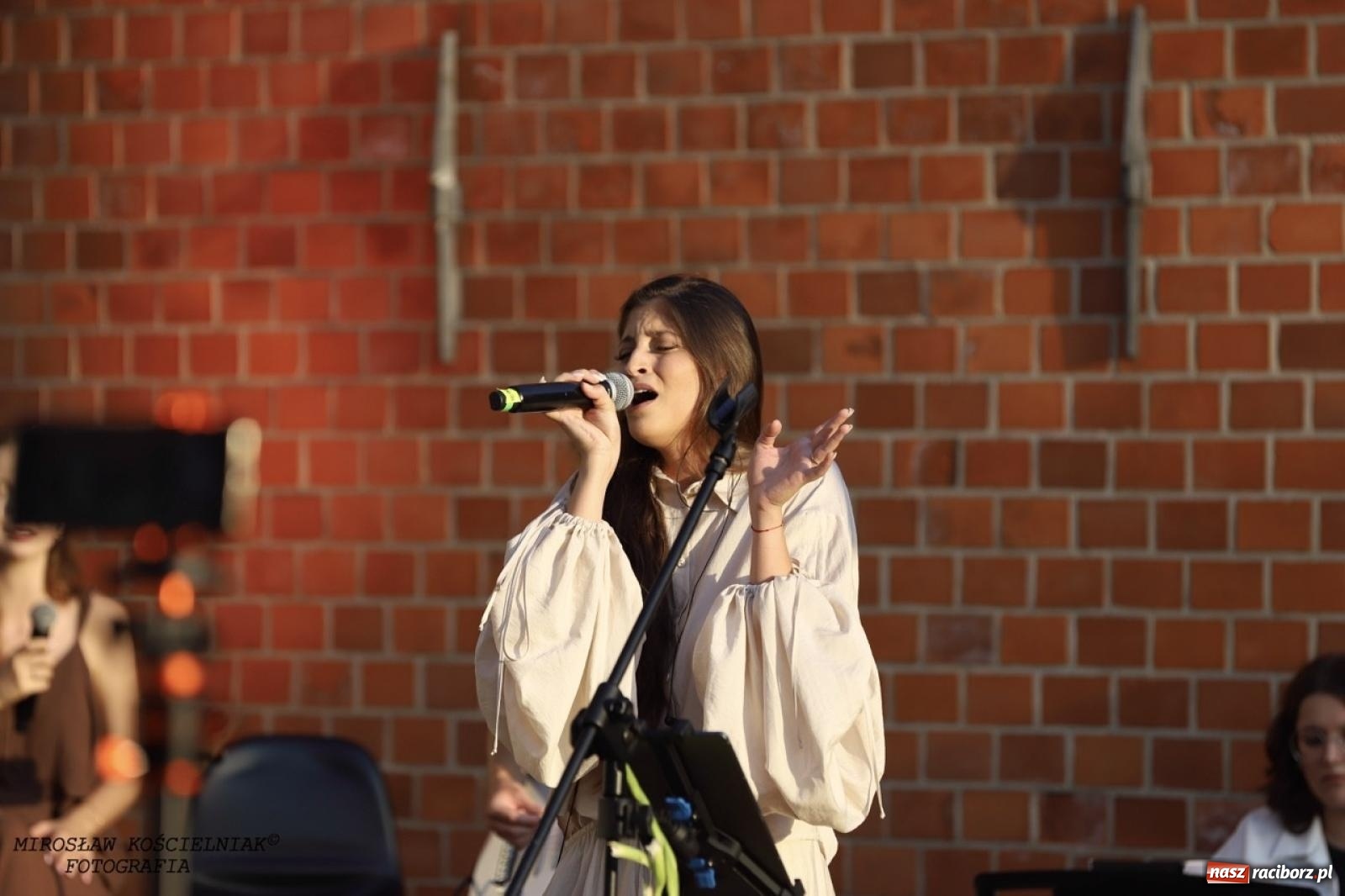 Zdjęcie w galerii na portalu naszraciborz.pl: Długie Lato w Portofino – koncert debiutancki Julii Georges w scenerii zamku wiadomości z regionu