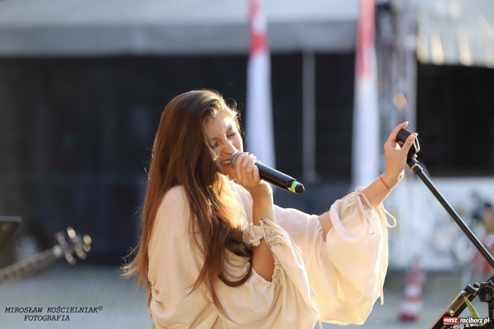 Zdjęcie w galerii na portalu naszraciborz.pl: Długie Lato w Portofino – koncert debiutancki Julii Georges w scenerii zamku wiadomości z regionu