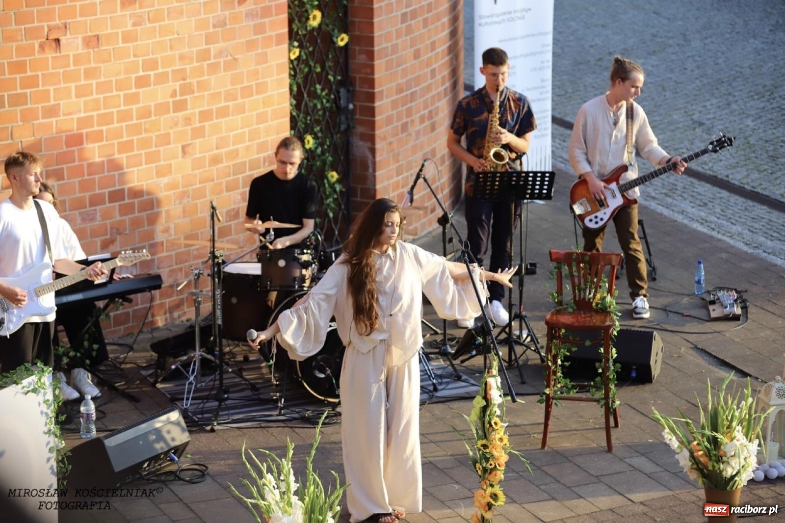 Zdjęcie w galerii na portalu naszraciborz.pl: Długie Lato w Portofino – koncert debiutancki Julii Georges w scenerii zamku wiadomości z regionu