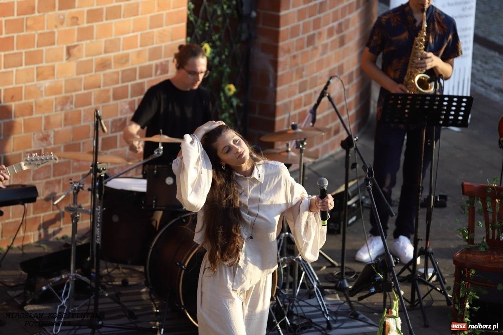 Zdjęcie w galerii na portalu naszraciborz.pl: Długie Lato w Portofino – koncert debiutancki Julii Georges w scenerii zamku wiadomości z regionu