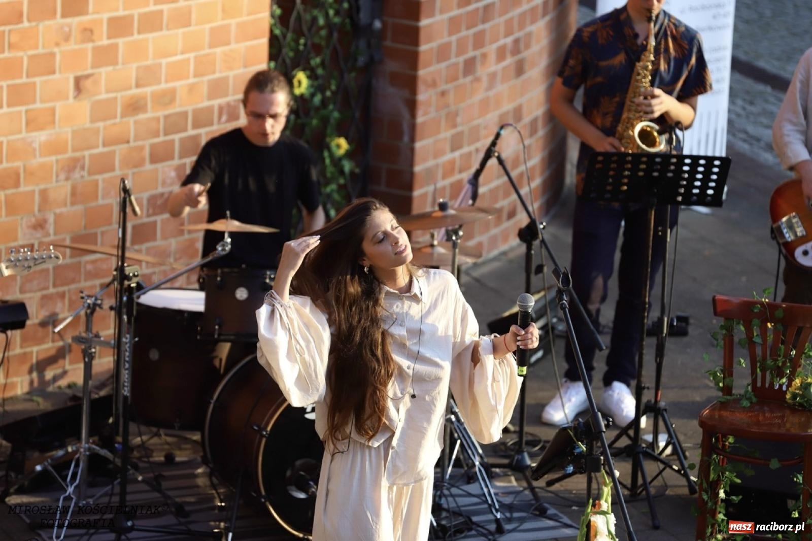 Zdjęcie w galerii na portalu naszraciborz.pl: Długie Lato w Portofino – koncert debiutancki Julii Georges w scenerii zamku wiadomości z regionu