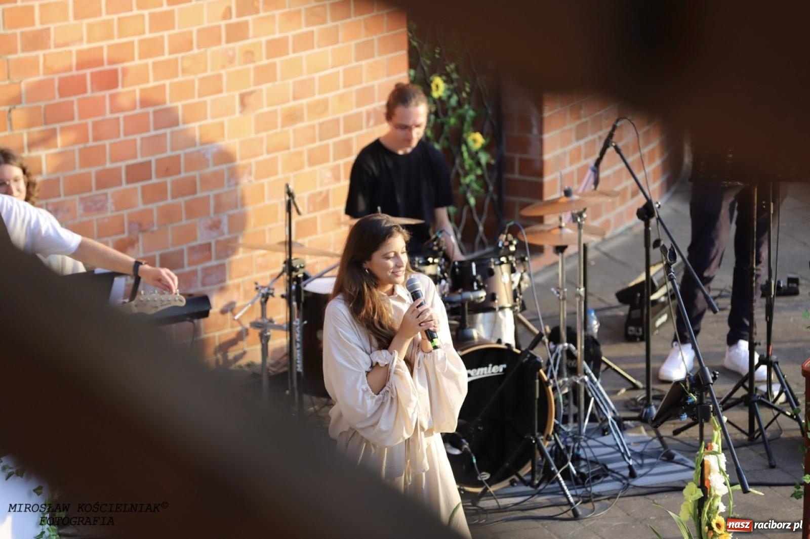 Zdjęcie w galerii na portalu naszraciborz.pl: Długie Lato w Portofino – koncert debiutancki Julii Georges w scenerii zamku wiadomości z regionu