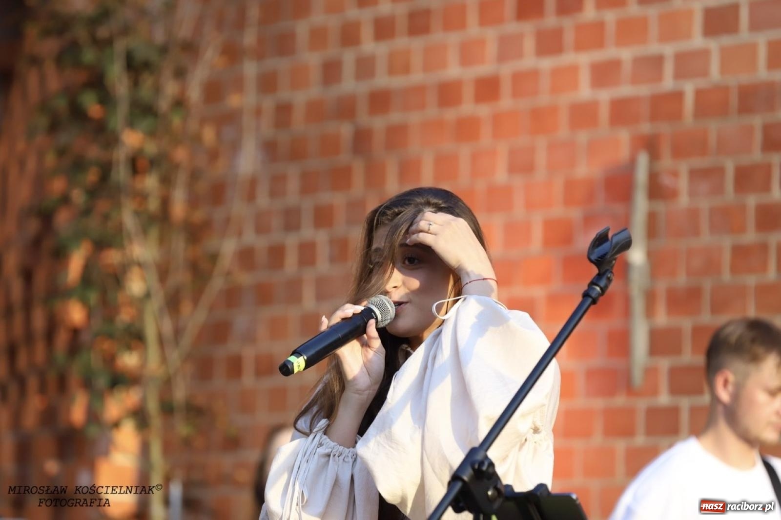 Zdjęcie w galerii na portalu naszraciborz.pl: Długie Lato w Portofino – koncert debiutancki Julii Georges w scenerii zamku wiadomości z regionu