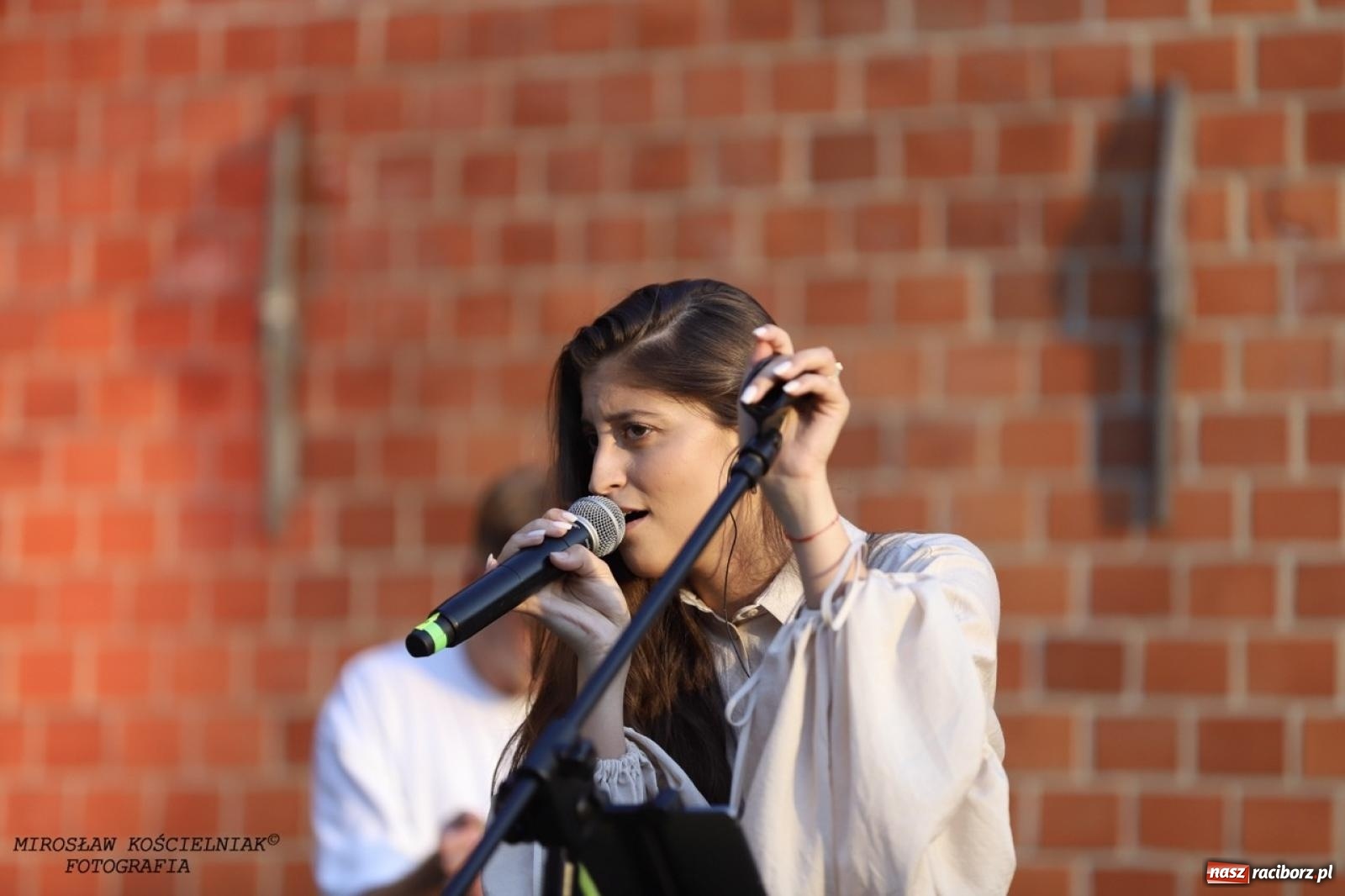 Zdjęcie w galerii na portalu naszraciborz.pl: Długie Lato w Portofino – koncert debiutancki Julii Georges w scenerii zamku wiadomości z regionu