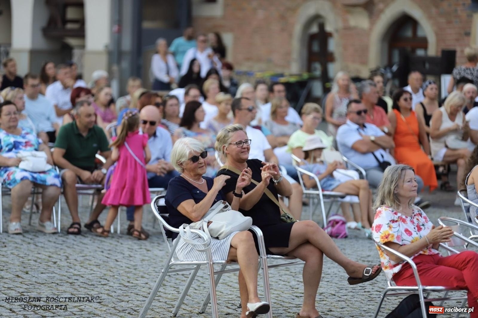 Zdjęcie w galerii na portalu naszraciborz.pl: Długie Lato w Portofino – koncert debiutancki Julii Georges w scenerii zamku wiadomości z regionu
