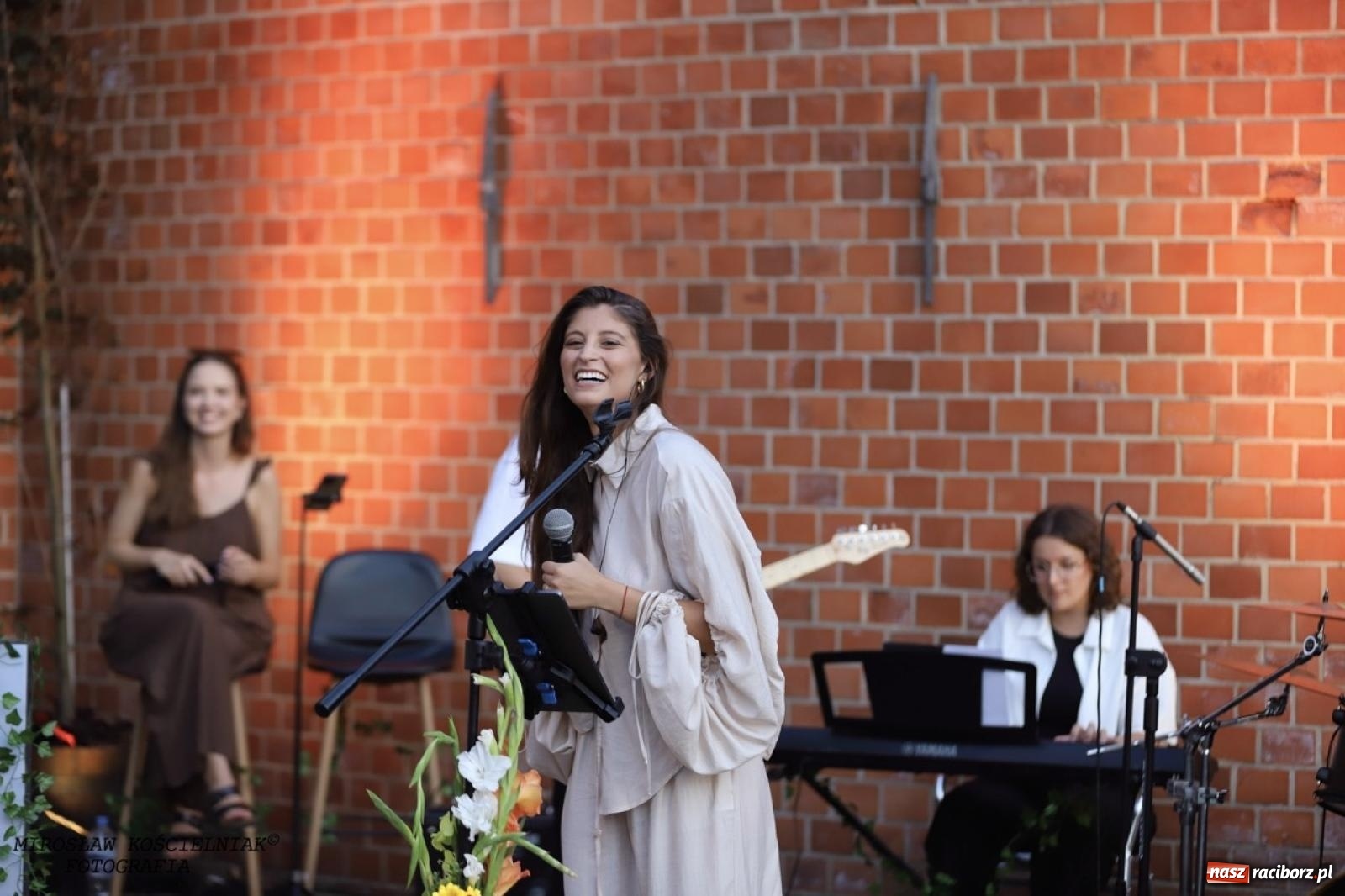 Zdjęcie w galerii na portalu naszraciborz.pl: Długie Lato w Portofino – koncert debiutancki Julii Georges w scenerii zamku wiadomości z regionu