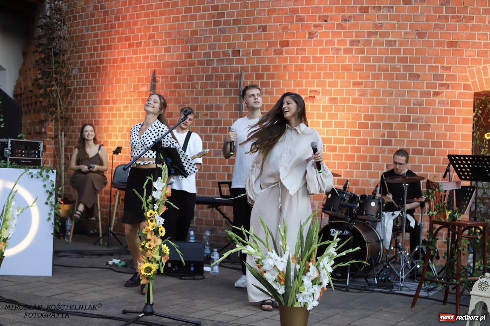 Zdjęcie w galerii na portalu naszraciborz.pl: Długie Lato w Portofino – koncert debiutancki Julii Georges w scenerii zamku wiadomości z regionu