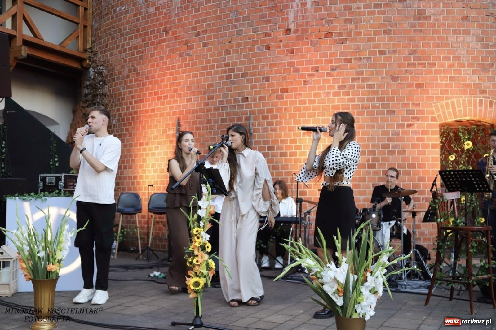 Zdjęcie w galerii na portalu naszraciborz.pl: Długie Lato w Portofino – koncert debiutancki Julii Georges w scenerii zamku wiadomości z regionu