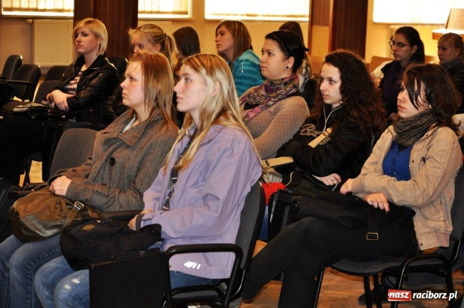 Zdjęcie w galerii na portalu naszraciborz.pl: Zwiedzić PWSZ, posłuchać o trzęsieniach wiadomości z regionu