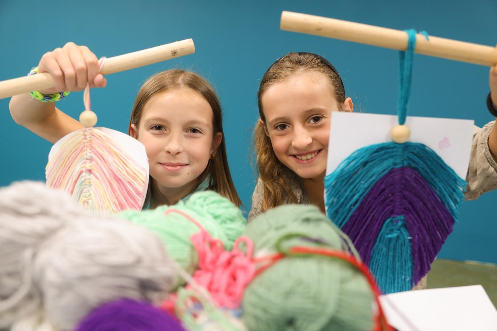 Zdjęcie w galerii na portalu naszraciborz.pl: Dzieło i rękodzieło w DK Strzecha wiadomości z regionu