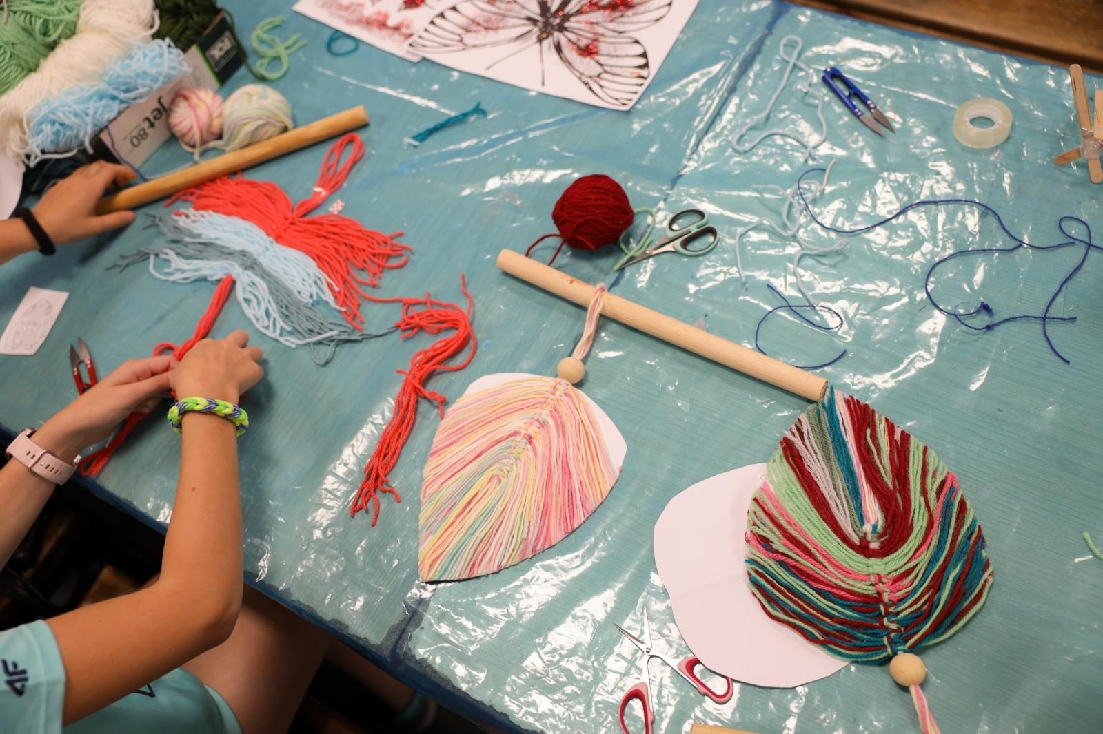 Zdjęcie w galerii na portalu naszraciborz.pl: Dzieło i rękodzieło w DK Strzecha wiadomości z regionu