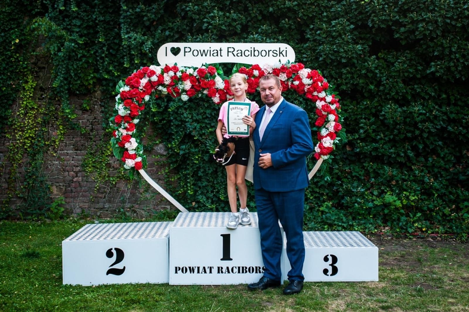 Zdjęcie w galerii na portalu naszraciborz.pl: Wielki finał Wakacji w siodle na Zamku Piastowskim. Tłumy na dziedzińcu [FOTO i WIDEO] wiadomości z regionu