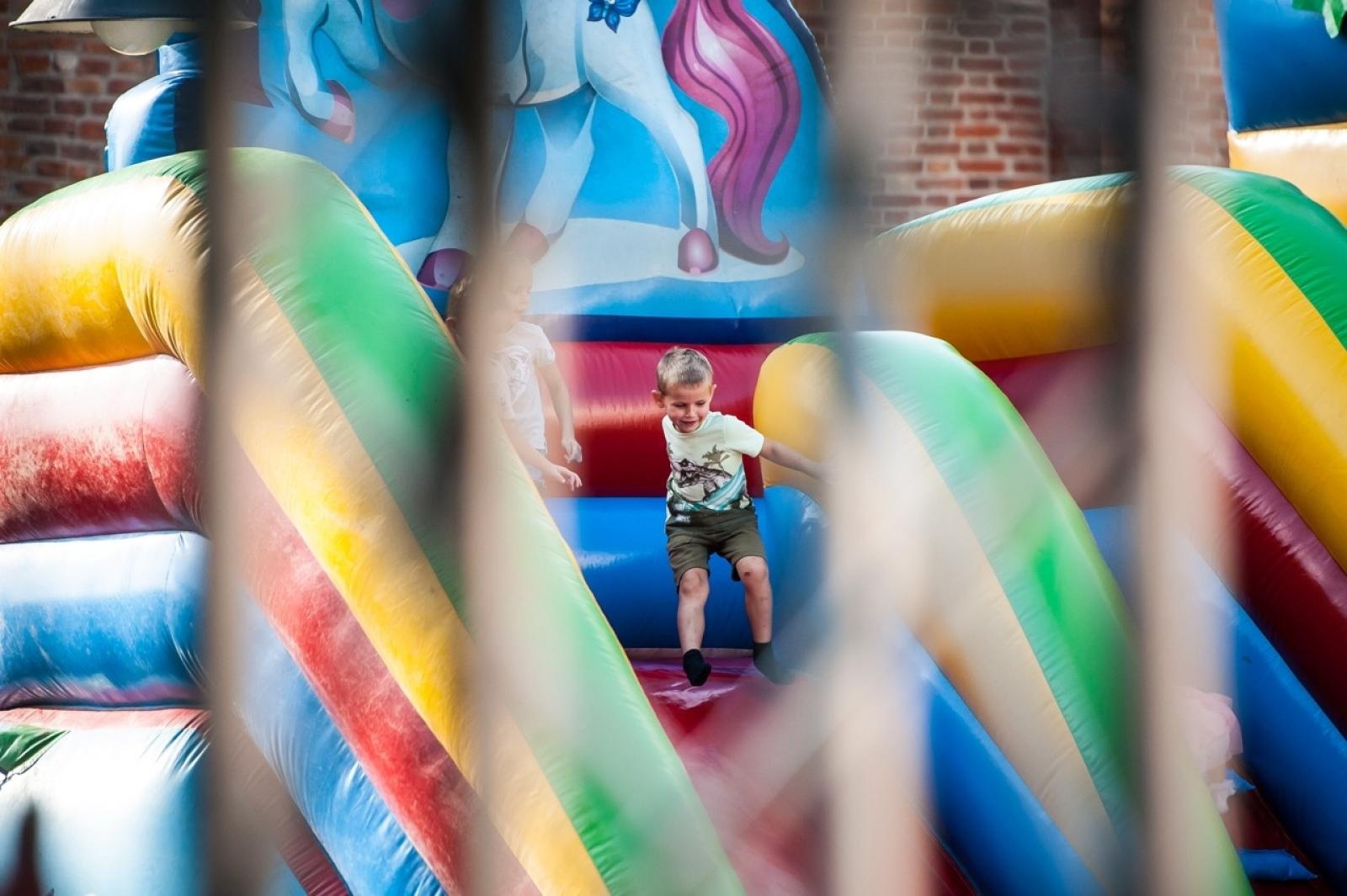 Zdjęcie w galerii na portalu naszraciborz.pl: Wielki finał Wakacji w siodle na Zamku Piastowskim. Tłumy na dziedzińcu [FOTO i WIDEO] wiadomości z regionu