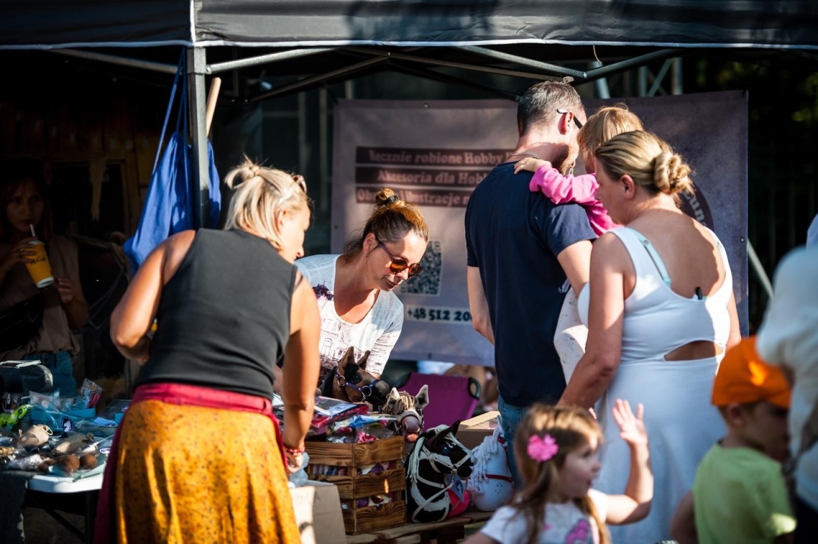 Zdjęcie w galerii na portalu naszraciborz.pl: Wielki finał Wakacji w siodle na Zamku Piastowskim. Tłumy na dziedzińcu [FOTO i WIDEO] wiadomości z regionu