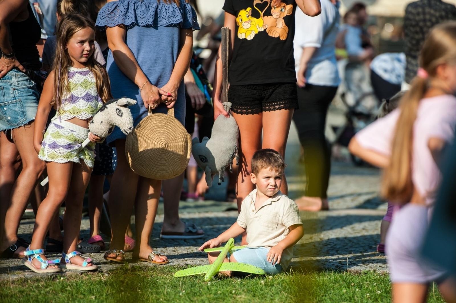 Zdjęcie w galerii na portalu naszraciborz.pl: Wielki finał Wakacji w siodle na Zamku Piastowskim. Tłumy na dziedzińcu [FOTO i WIDEO] wiadomości z regionu