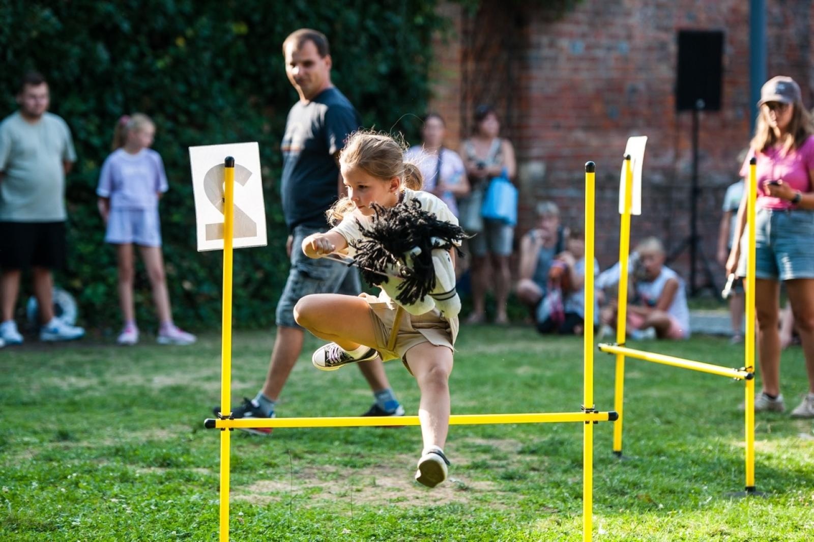 Zdjęcie w galerii na portalu naszraciborz.pl: Wielki finał Wakacji w siodle na Zamku Piastowskim. Tłumy na dziedzińcu [FOTO i WIDEO] wiadomości z regionu