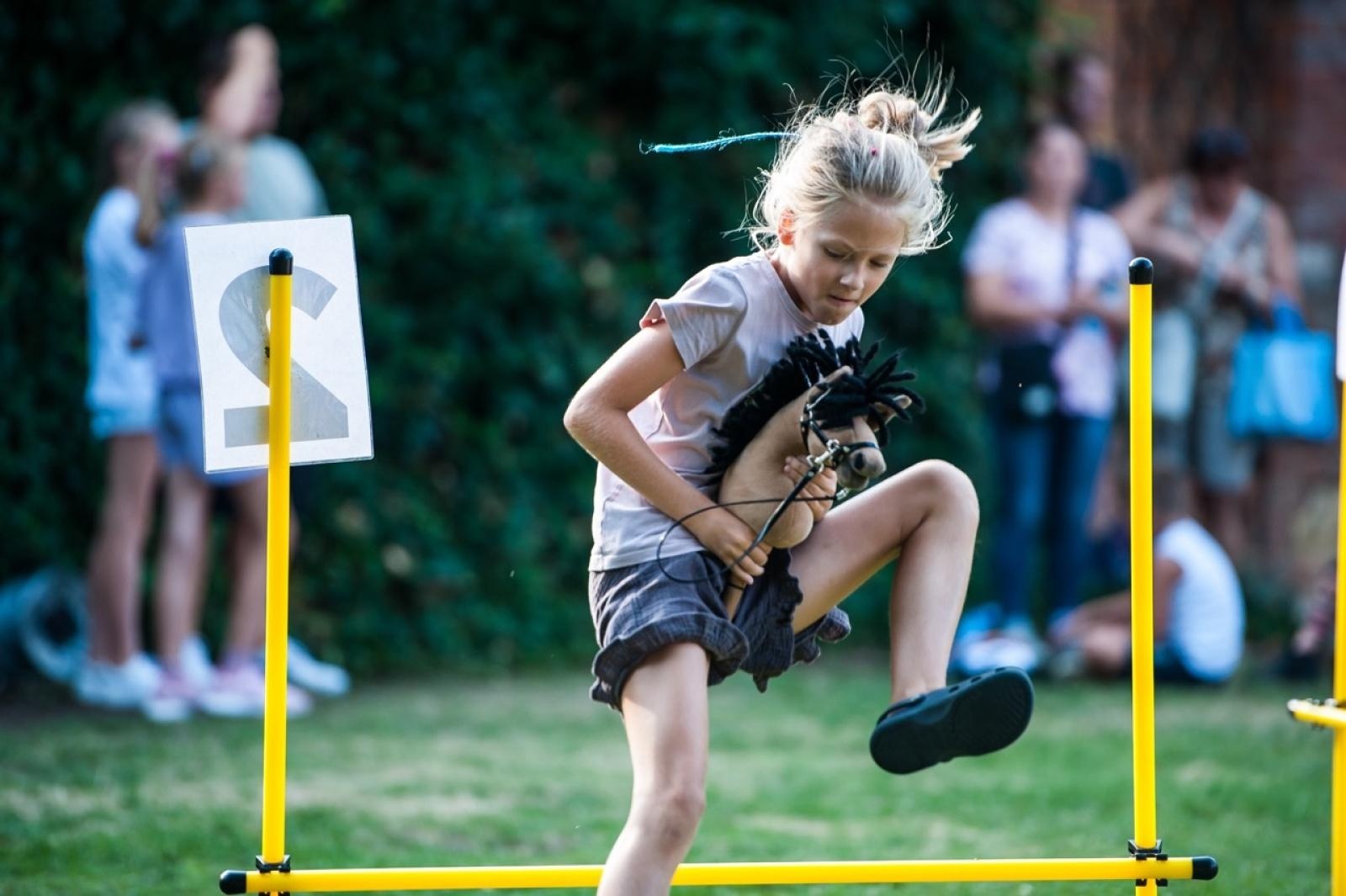 Zdjęcie w galerii na portalu naszraciborz.pl: Wielki finał Wakacji w siodle na Zamku Piastowskim. Tłumy na dziedzińcu [FOTO i WIDEO] wiadomości z regionu