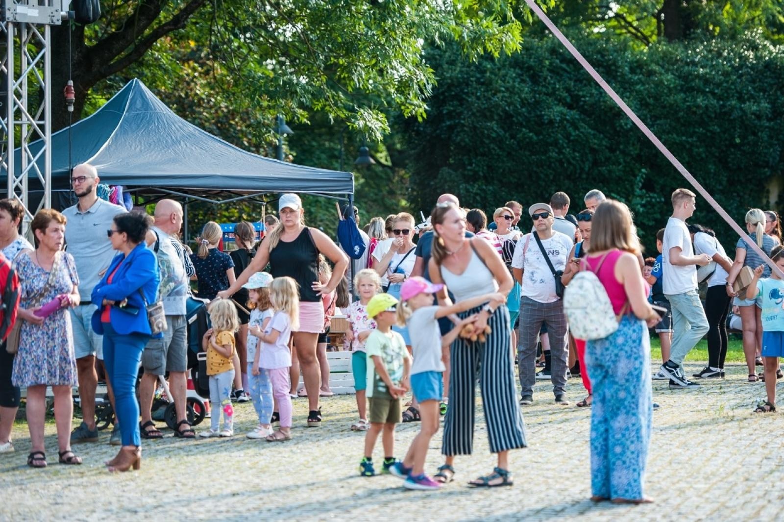 Zdjęcie w galerii na portalu naszraciborz.pl: Wielki finał Wakacji w siodle na Zamku Piastowskim. Tłumy na dziedzińcu [FOTO i WIDEO] wiadomości z regionu