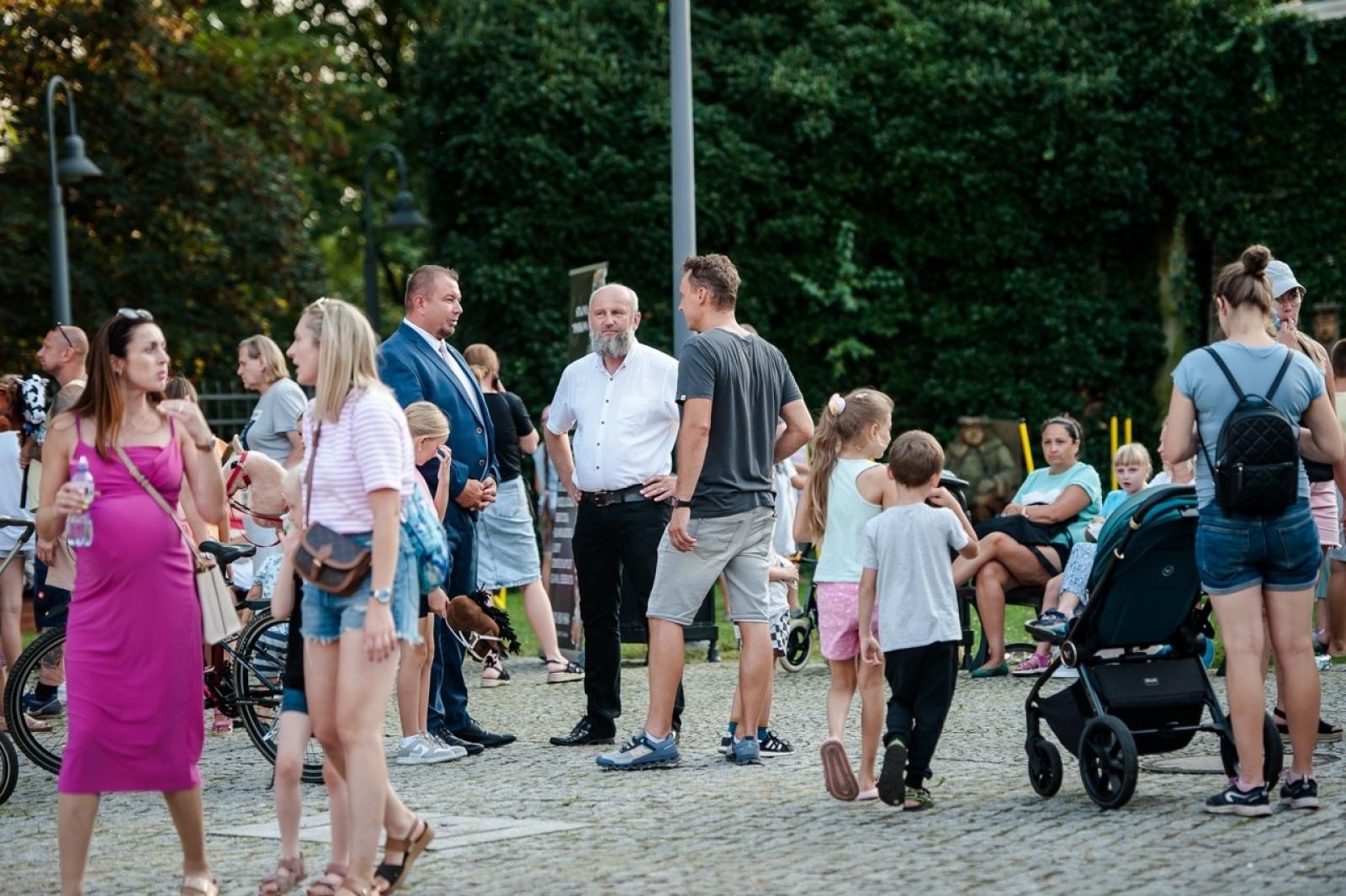 Zdjęcie w galerii na portalu naszraciborz.pl: Wielki finał Wakacji w siodle na Zamku Piastowskim. Tłumy na dziedzińcu [FOTO i WIDEO] wiadomości z regionu