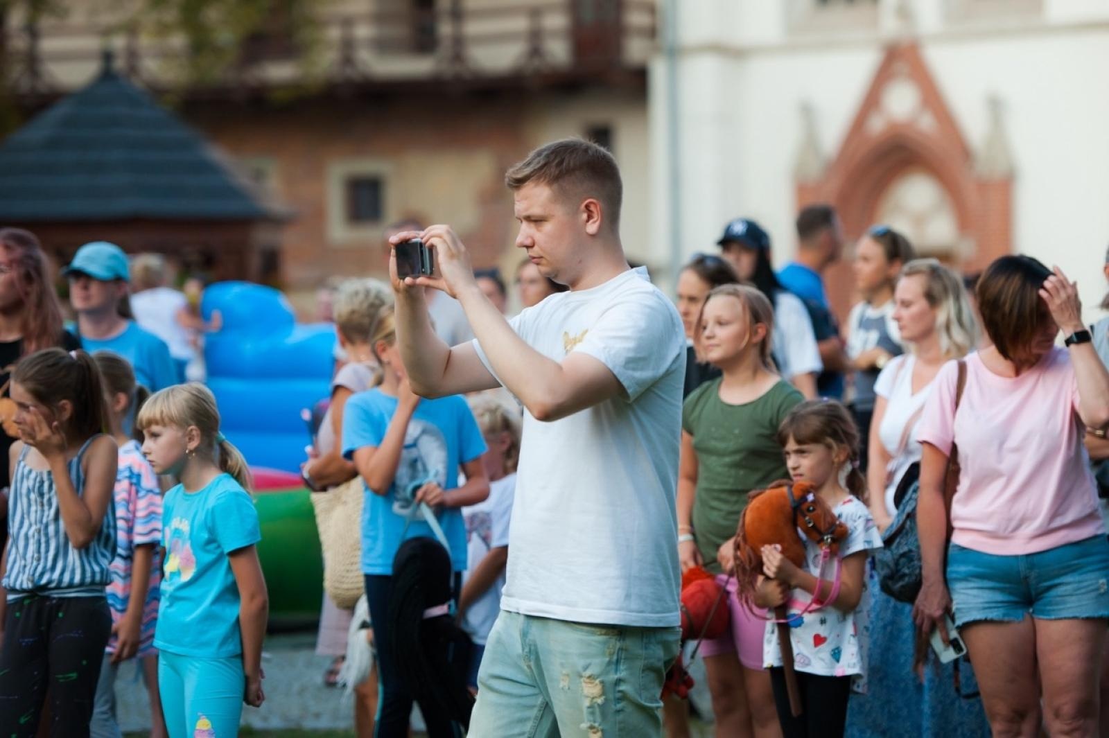 Zdjęcie w galerii na portalu naszraciborz.pl: Wielki finał Wakacji w siodle na Zamku Piastowskim. Tłumy na dziedzińcu [FOTO i WIDEO] wiadomości z regionu