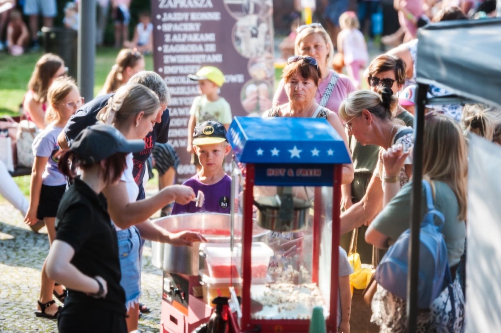 Zdjęcie w galerii na portalu naszraciborz.pl: Wielki finał Wakacji w siodle na Zamku Piastowskim. Tłumy na dziedzińcu [FOTO i WIDEO] wiadomości z regionu