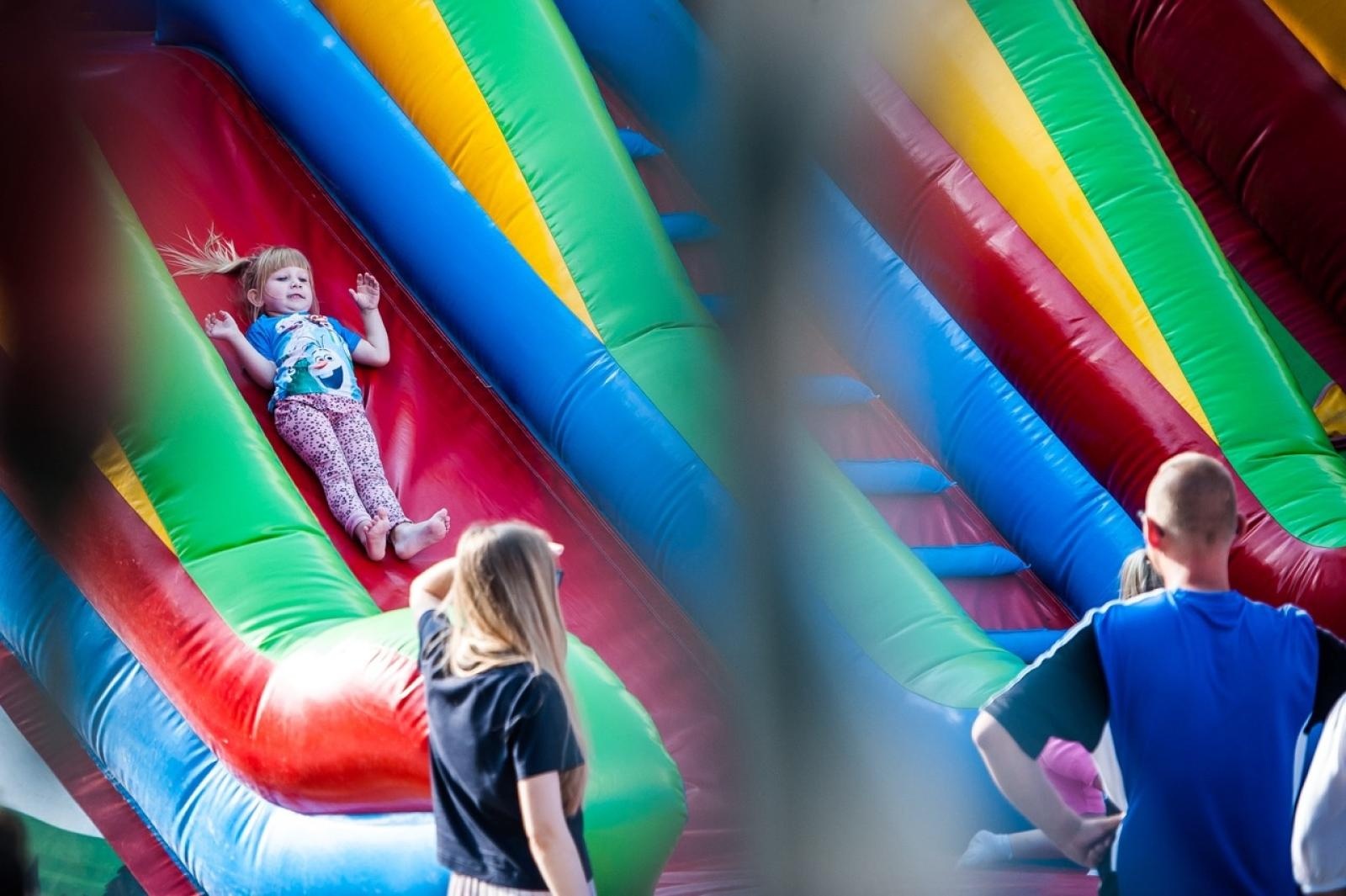 Zdjęcie w galerii na portalu naszraciborz.pl: Wielki finał Wakacji w siodle na Zamku Piastowskim. Tłumy na dziedzińcu [FOTO i WIDEO] wiadomości z regionu