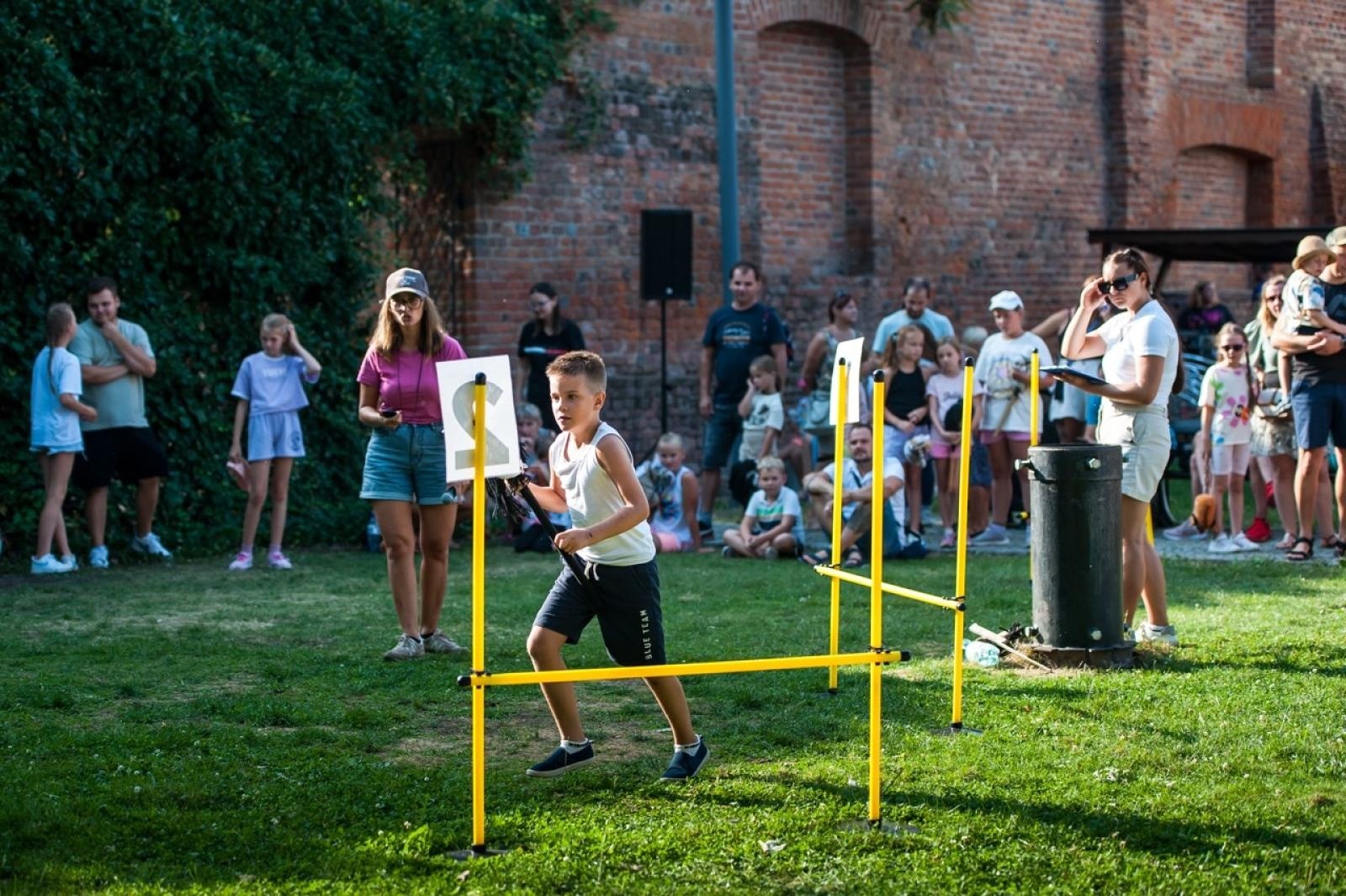 Zdjęcie w galerii na portalu naszraciborz.pl: Wielki finał Wakacji w siodle na Zamku Piastowskim. Tłumy na dziedzińcu [FOTO i WIDEO] wiadomości z regionu